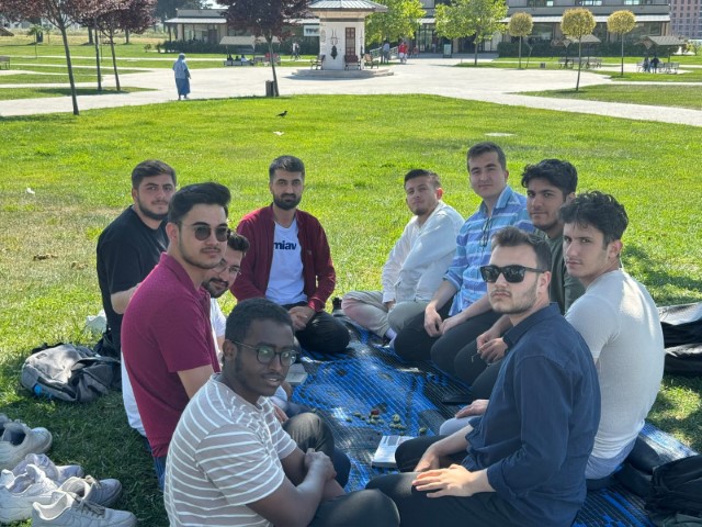 Kampüsler Bizimle Güzel | Kitap Tahlilleri